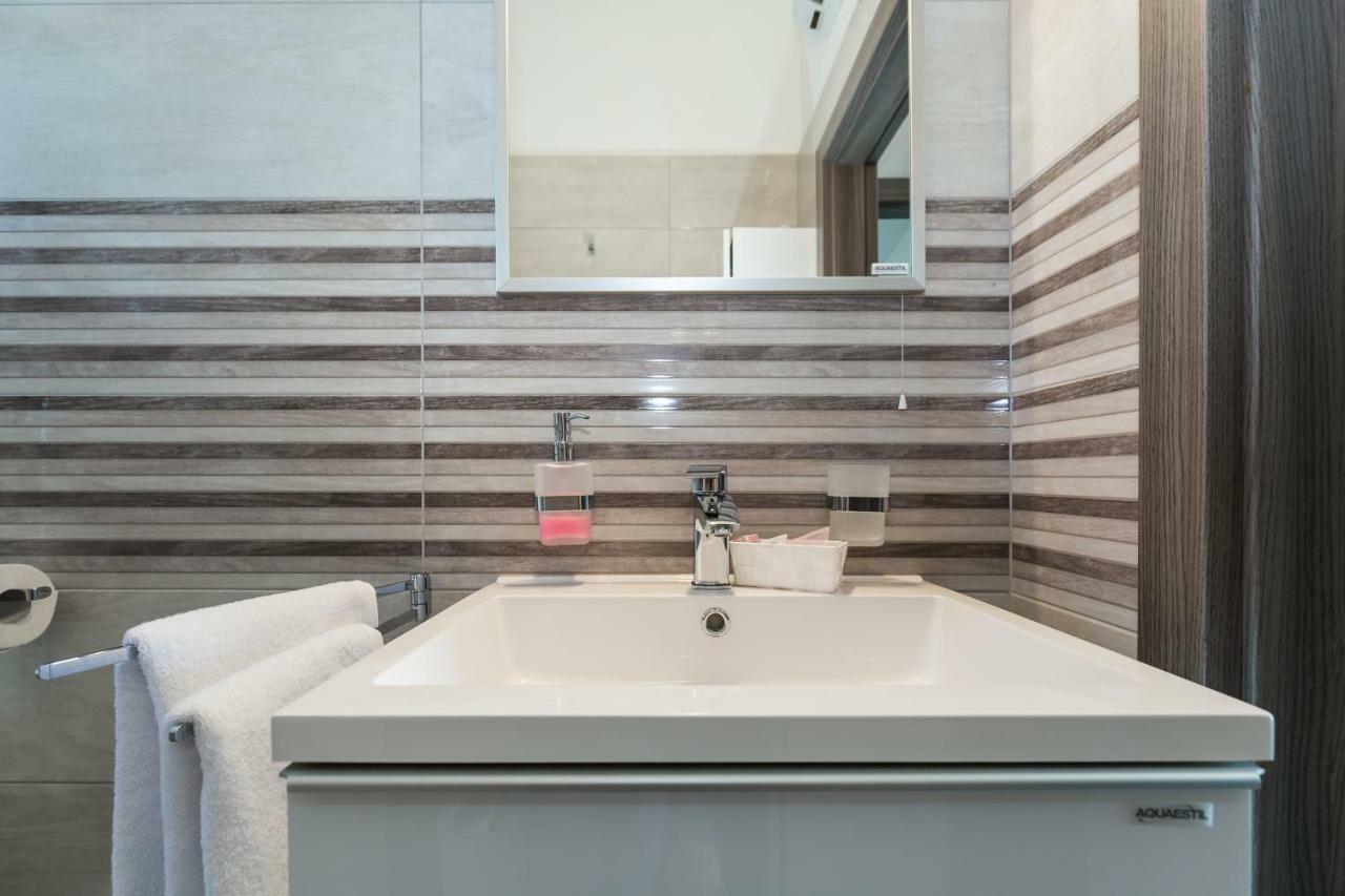 Modern And Spacious Apartment Bibinje Exterior photo