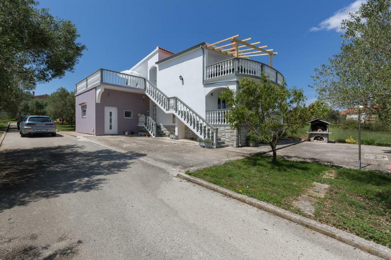 Modern And Spacious Apartment Bibinje Exterior photo